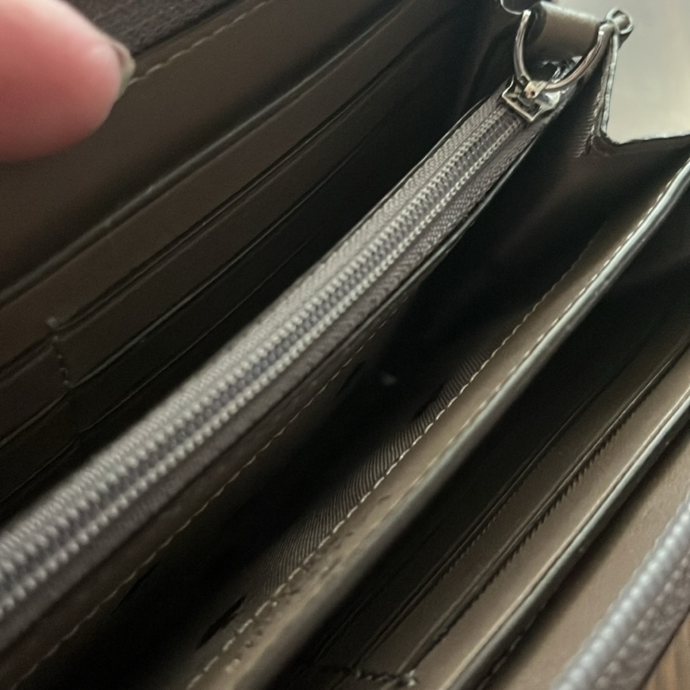 Kate Spade large wallet perfect condition still looks new selling matching bag - Picture 5 of 6